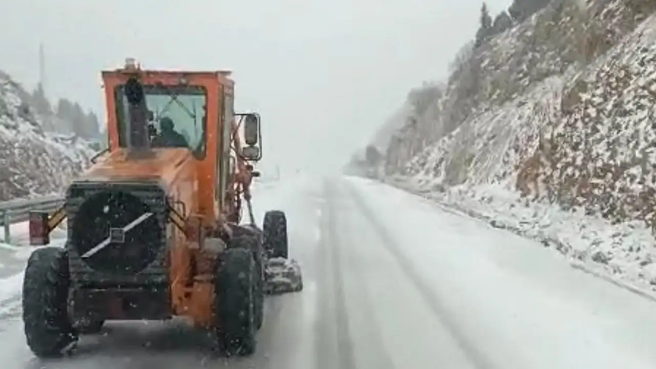 Konya yolu beyaza büründü