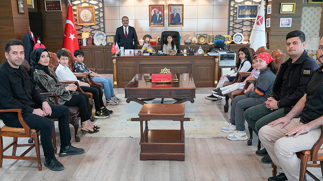 KTÜN'de rektörlük koltuğu minik sahibini ağırladı