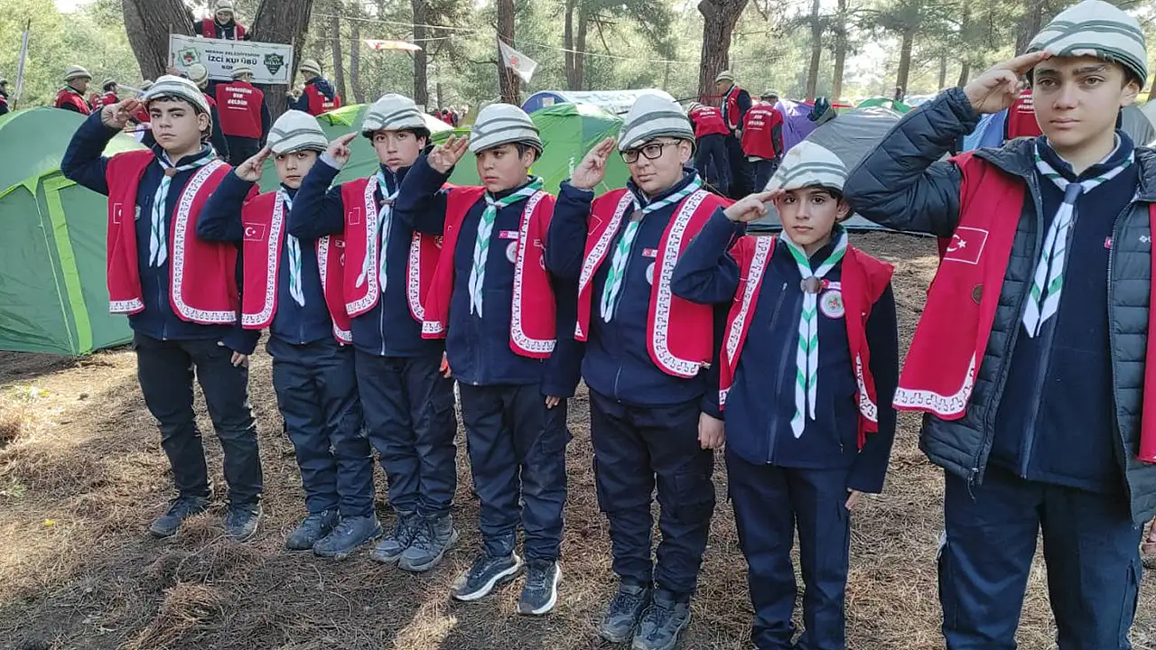 Meram Belediyespor İzci Kulübü, 3 lider ve 22 kız-erkek izciden oluşan ekibiyle Çanakkale'deki 57. Alay Milli Bilinç Kampı'nda yerini aldı.