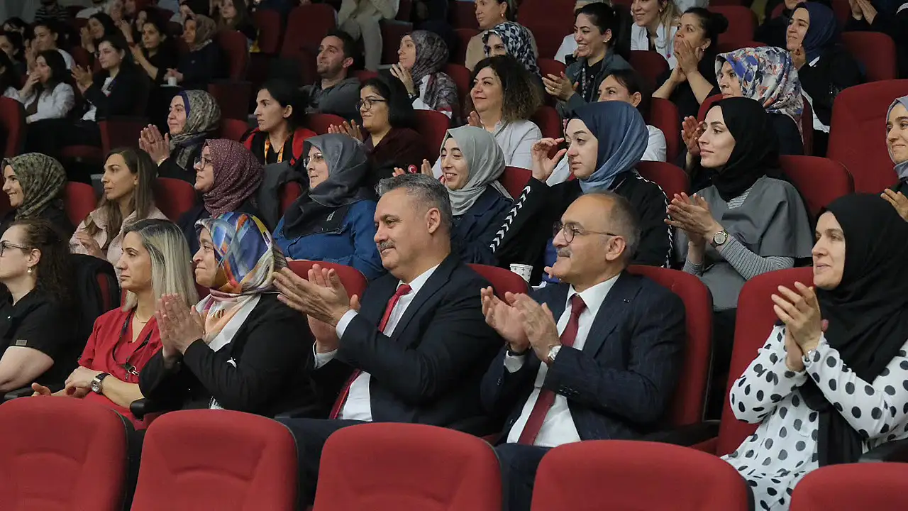 Müdür Yavuz, Ebeler Haftası'nı kutladı