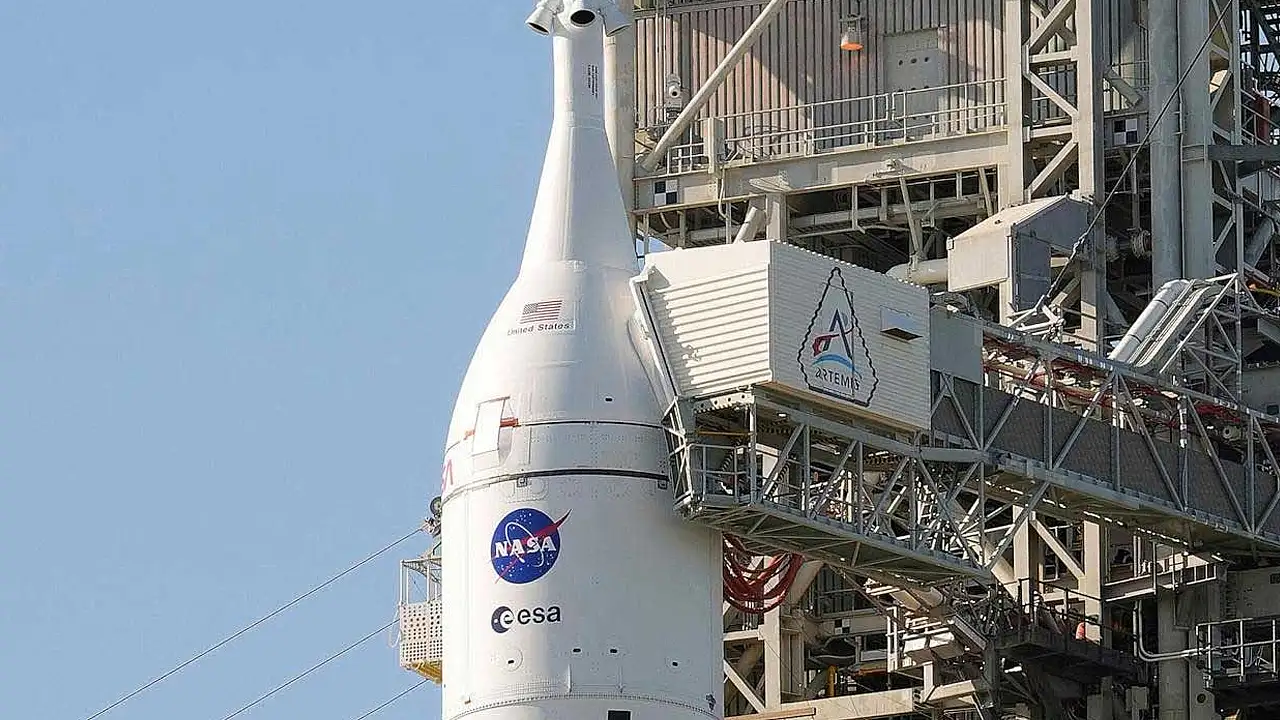NASA , Orion uzay aracını Ay'a fırlattı
