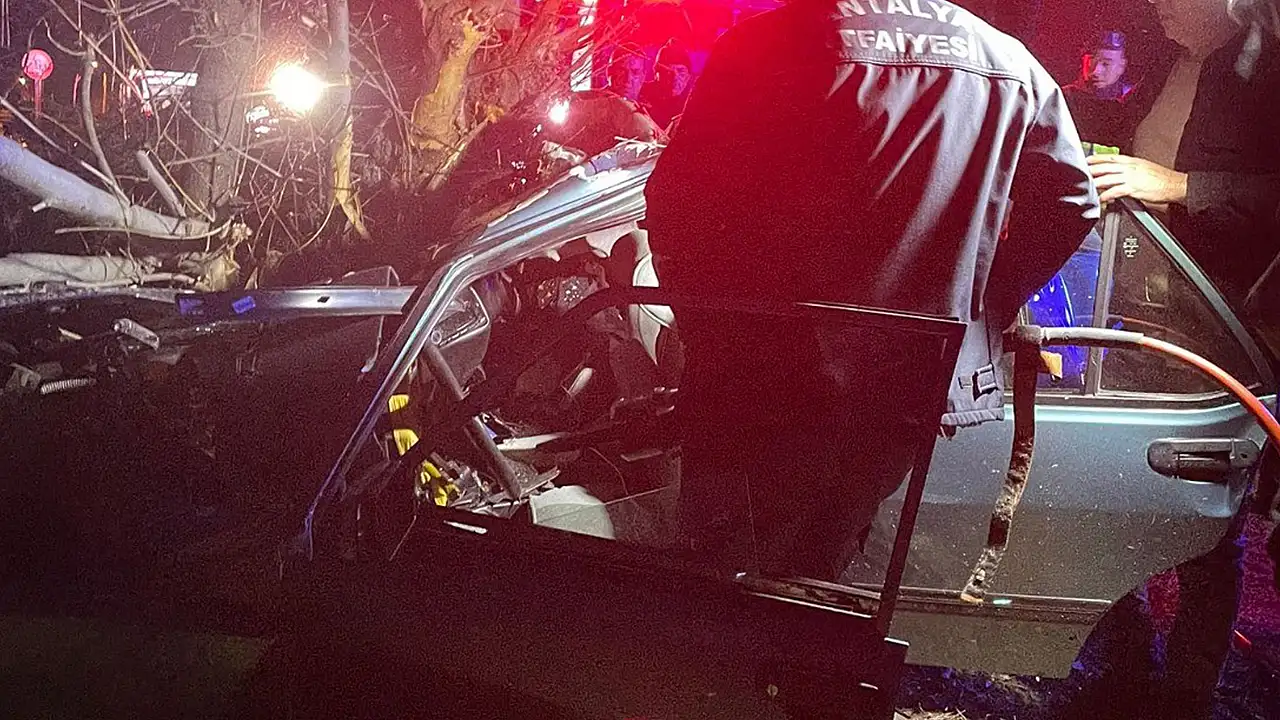 Otomobil, kontrolden çıktı, 3 kişi hayatını kaybetti