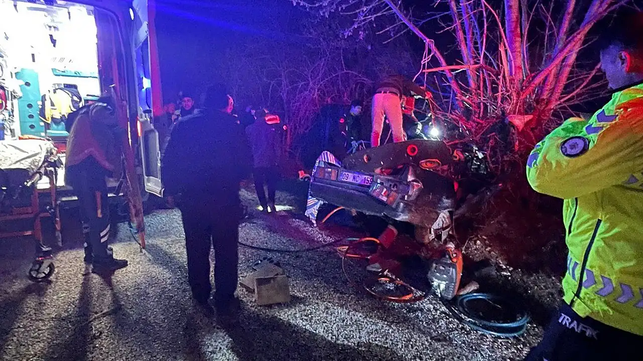 Otomobil, kontrolden çıktı, 3 kişi hayatını kaybetti