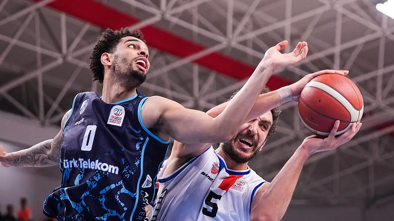 Tük Telekom final için parkede