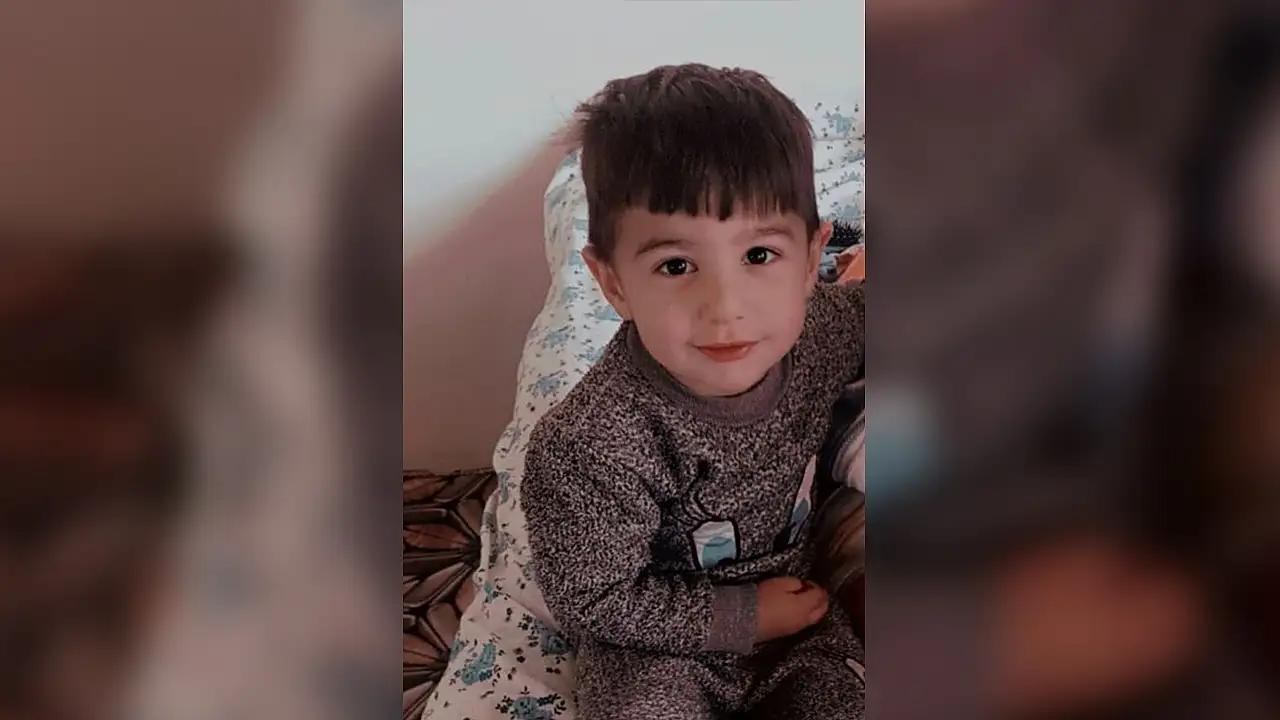Van Saray köpek saldırısı sonucu hayatını kaybeden 5 yaşındaki Hamza Özsoy, Kazımpaşa Mahallesi'nde kılınan cenaze namazının ardından son yolculuğuna uğurlandı.