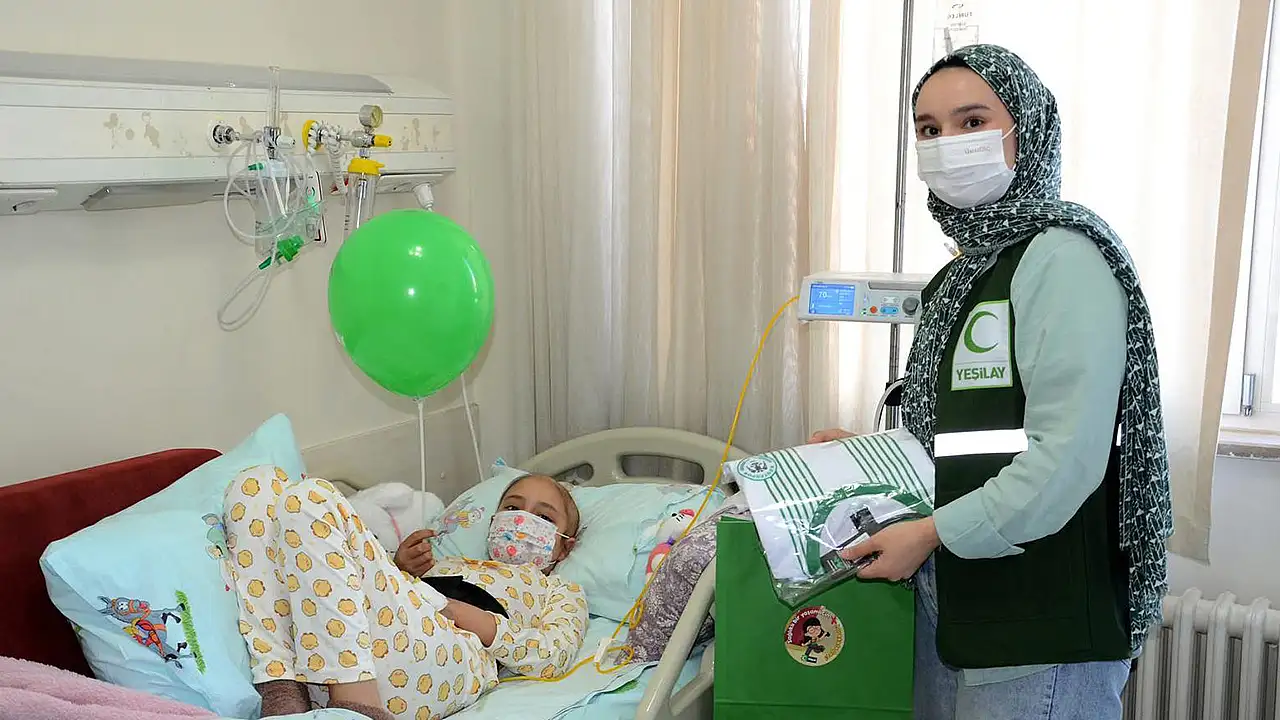 Yeşilay Konya'dan 23 Nisan'da anlamlı ziyaret