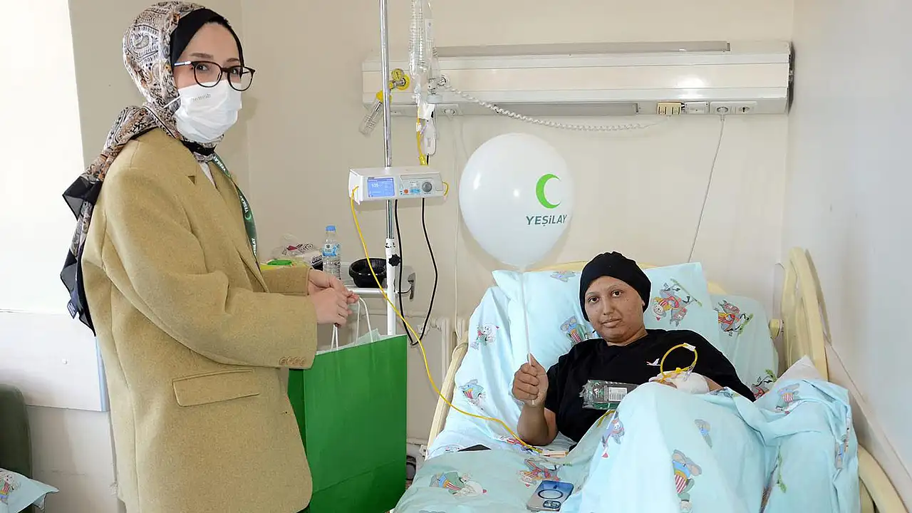 Yeşilay Konya'dan 23 Nisan'da anlamlı ziyaret
