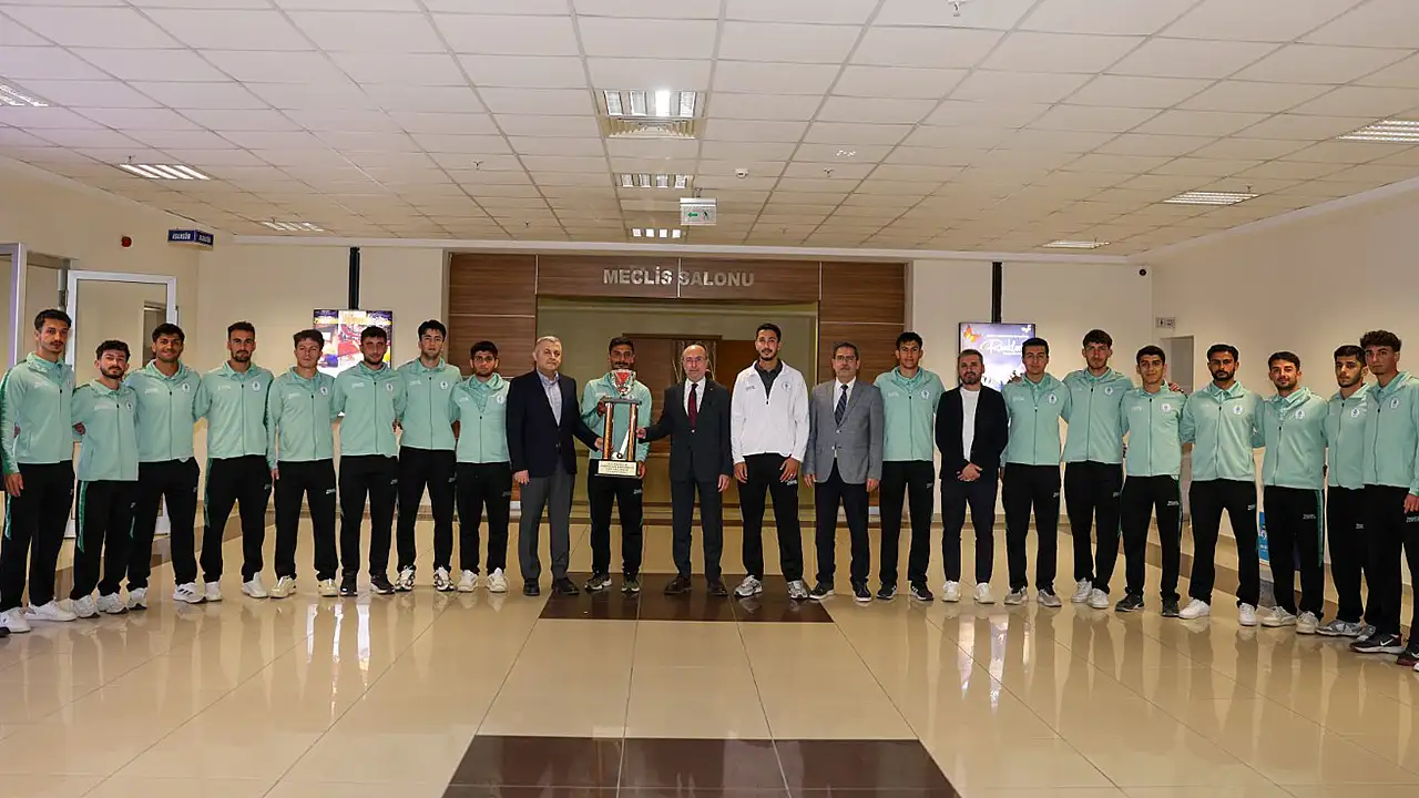 Avrupa bileti alan sporcular, Pekyatırmacı'yı ziyaret etti