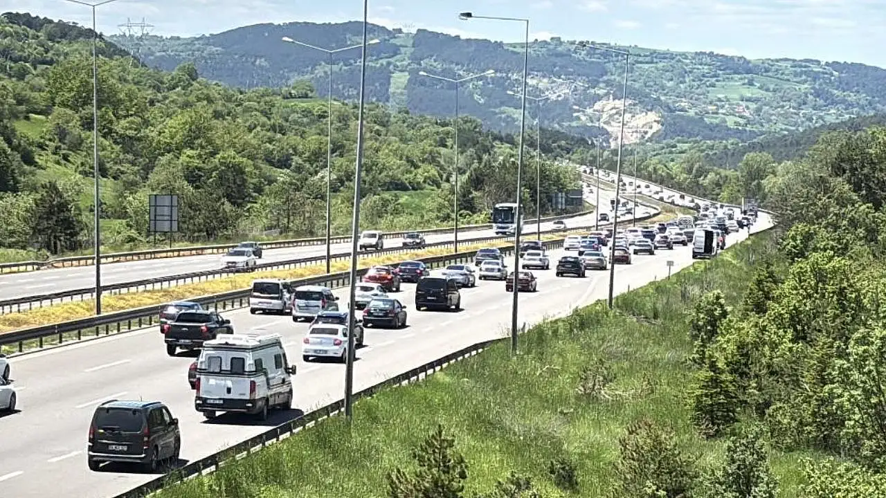 Bolu geçişinde bayram dönüşü kilitlendi