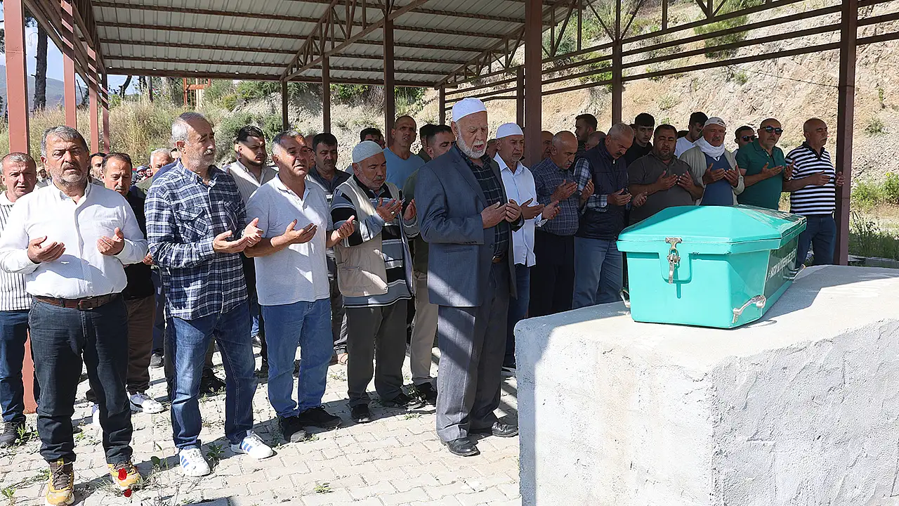 Cani baba, boğarak öldürdüğü 3 yaşındaki evladını parçalara ayırdı