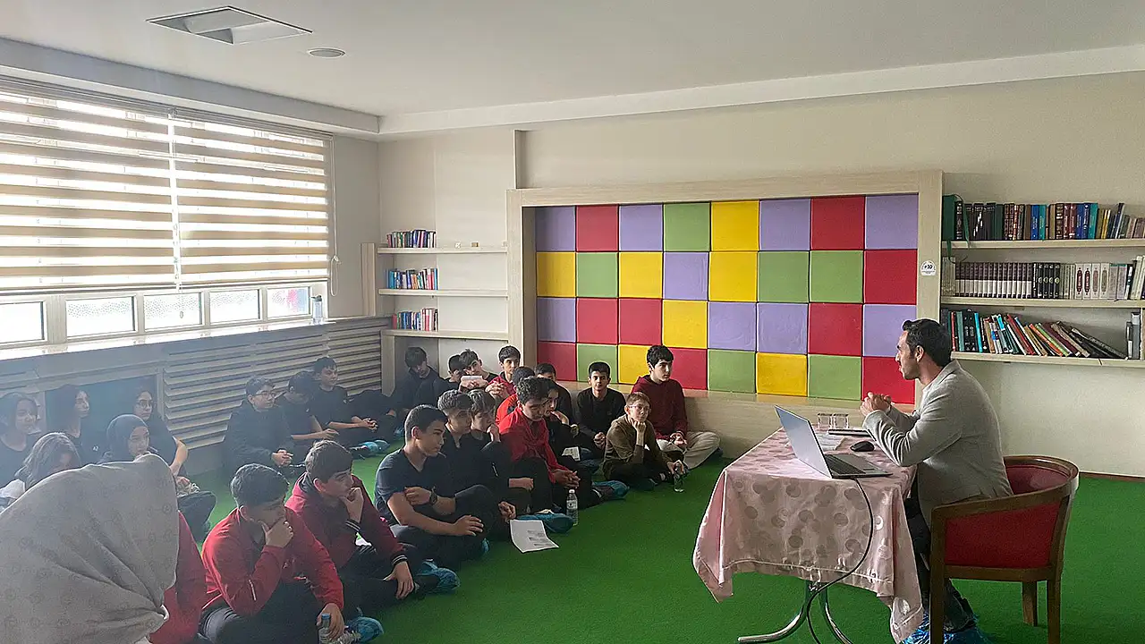 Gençlik Ortaokulu'nda anlamlı söyleşi