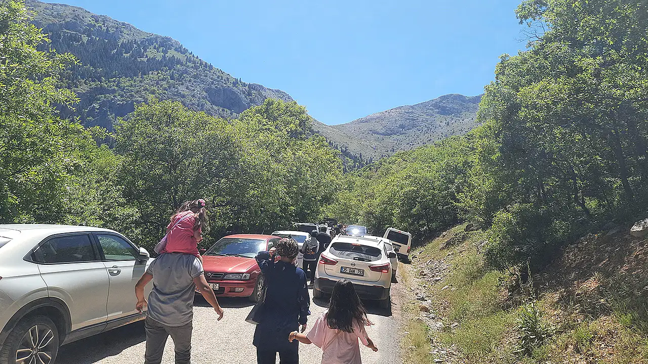Konyalılar bayramda şelaleye akın etti