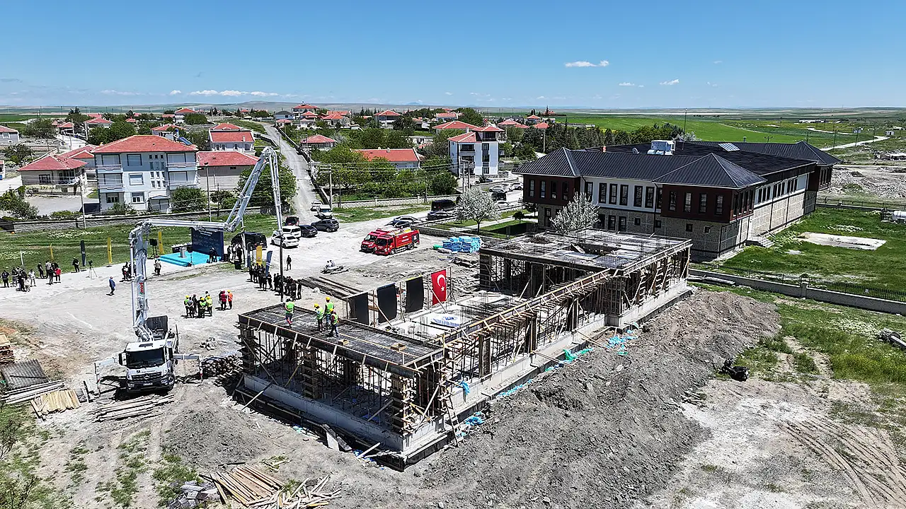 Hatay depreminde büyük kahramanlık gösteren Konya İtfaiyesi'nin gücüne güç katacak yeni merkez, 4 araçlık modern bir donanıma sahip olacak.