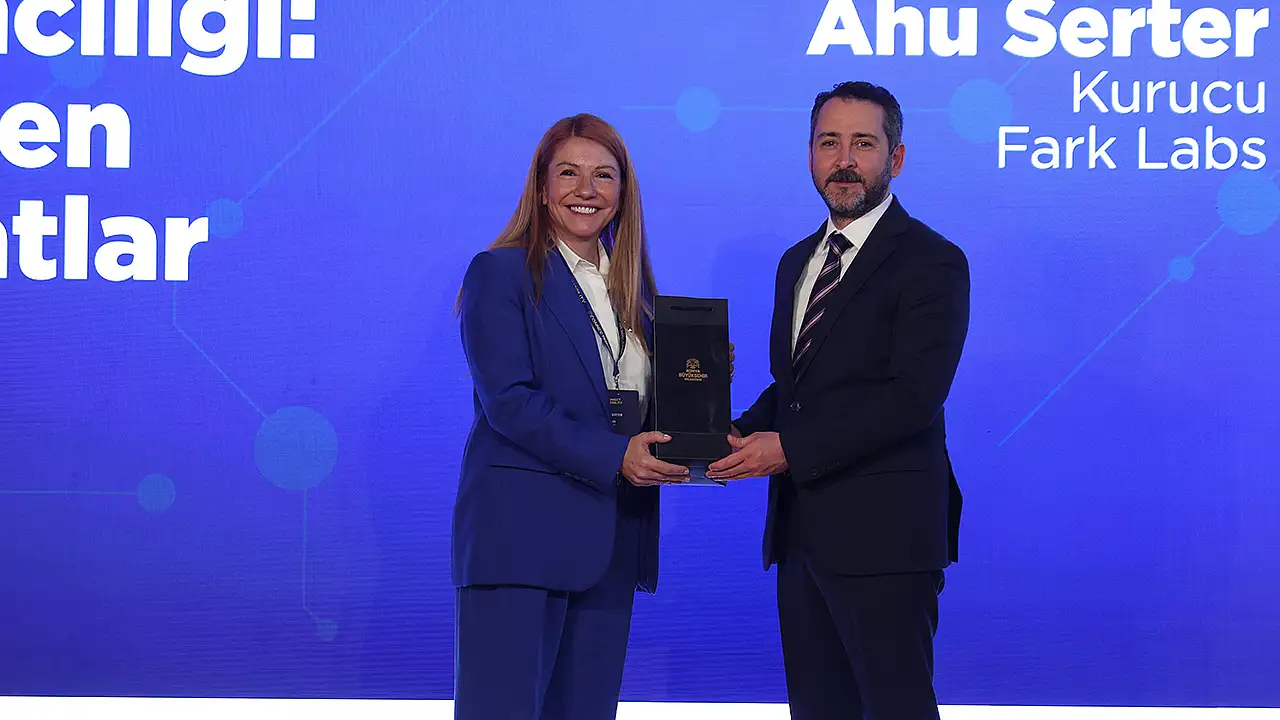 Konya Büyükşehir Belediyesi Başkan Vekili Mustafa Uzbaş 200'ü aşkın akıllı şehir uygulamasıyla şehrin yaşayan ve sürekli kendini geliştiren bir organizmaya dönüştüğünü belirtti.
