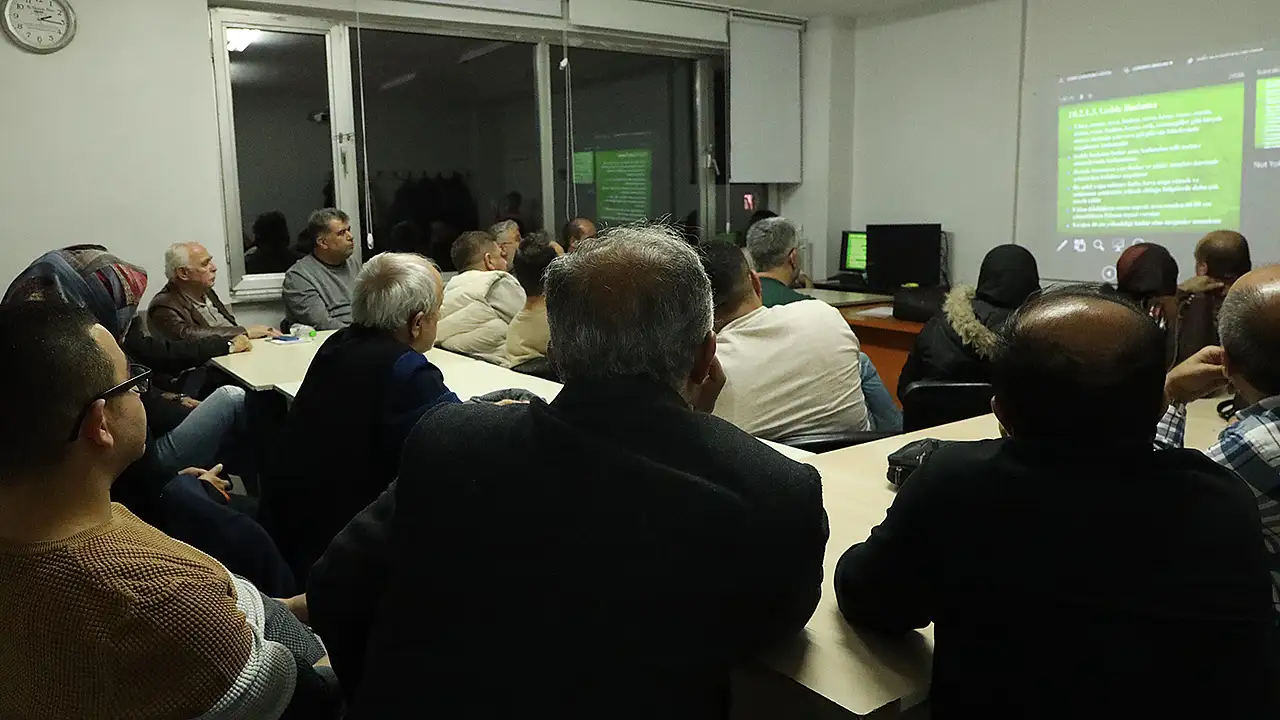İnternet erişimi olan her noktadan canlı ders imkanı sunan KOMEK Uzaktan Eğitim Merkezi (KUZEM), yaz döneminde 110 sınıfta ve 88 farklı branşta E-Devlet onaylı sertifikalı eğitimler verecek.