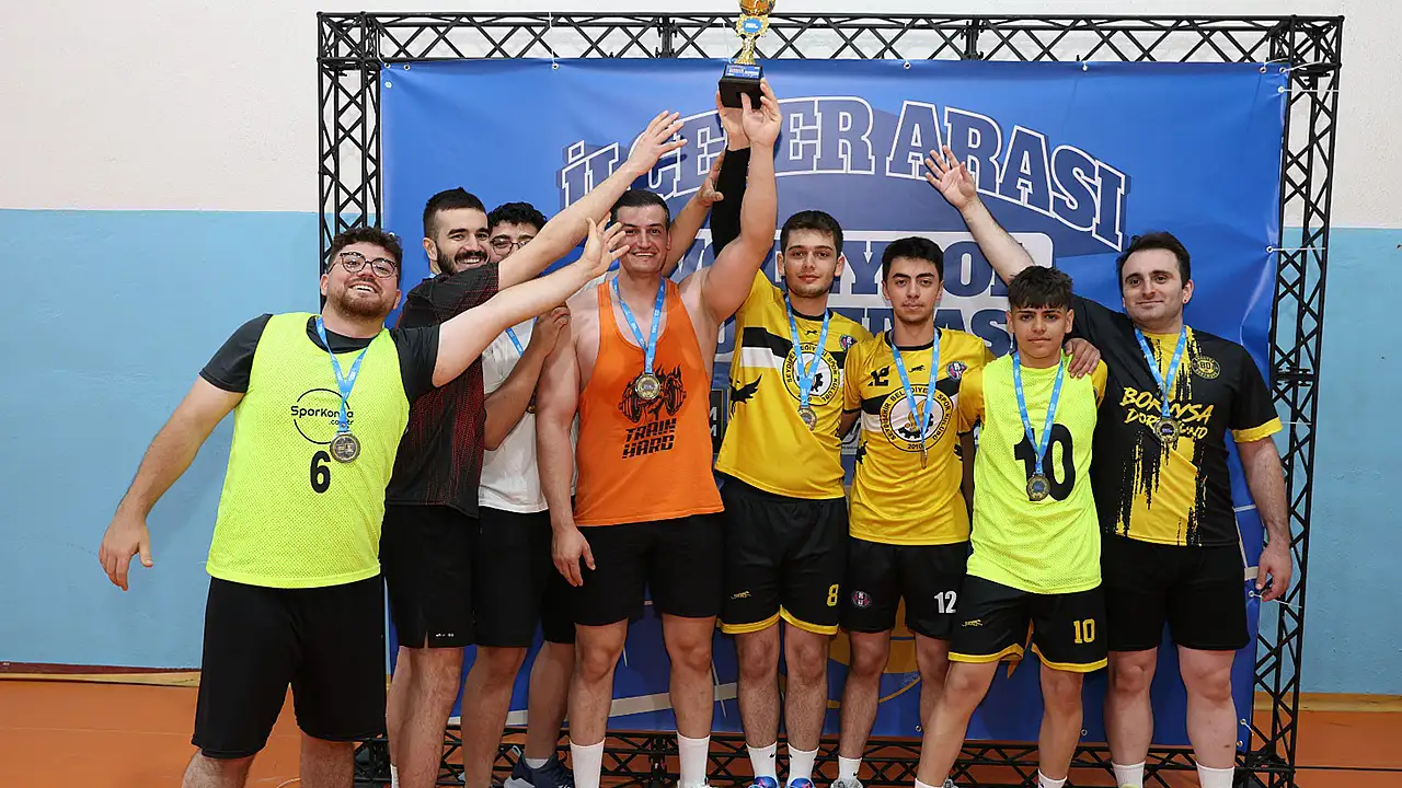 Konya Büyükşehir'de voleybol şöleni