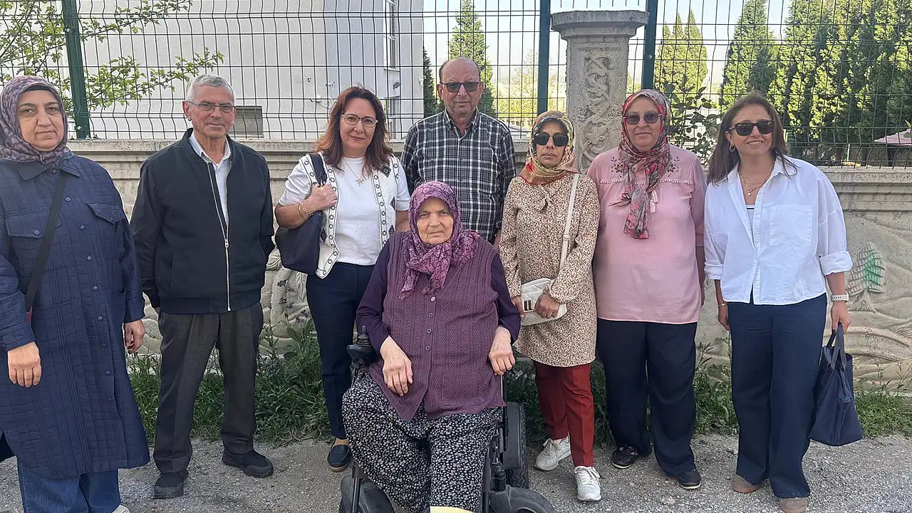 Konya'da duygulandıran kare: Akülü araçla yeniden hayata bağlandı