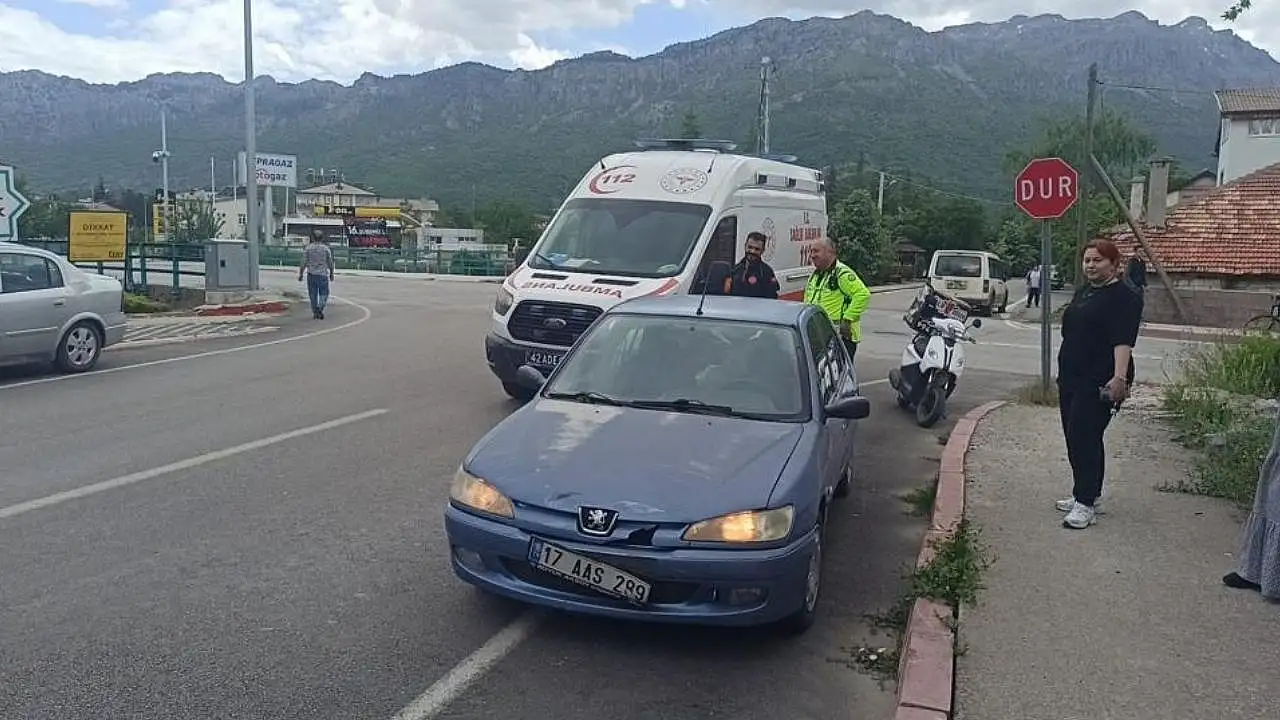 Konya'da kaza: Çarpışmanın şiddetiyle devrildi