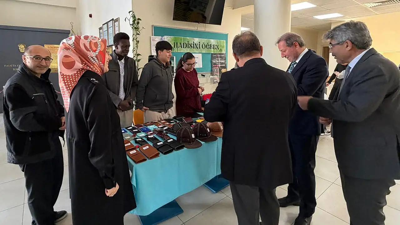 Konya'da öğrencilere destek için kermes açıldı