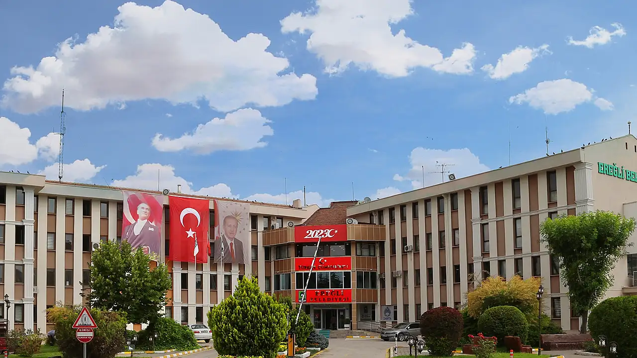 ürkiye İnsan Hakları ve Eşitlik Kurumu, Konya'daki Ereğli Belediyesinde görevli memura yönelik uygulamalar nedeniyle emsal niteliğinde bir cezaya hükmetti.