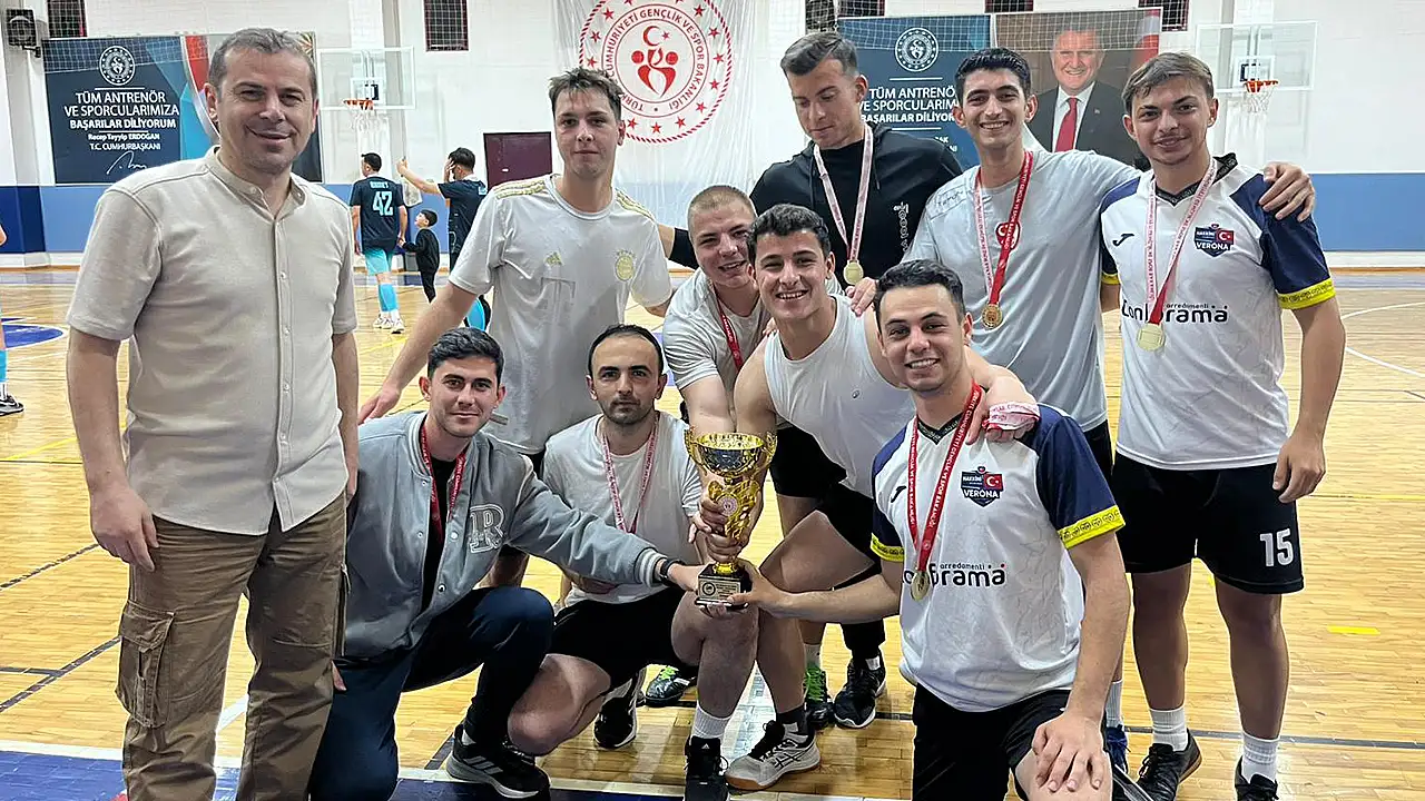 Konya hakemleri, futsalda terledi