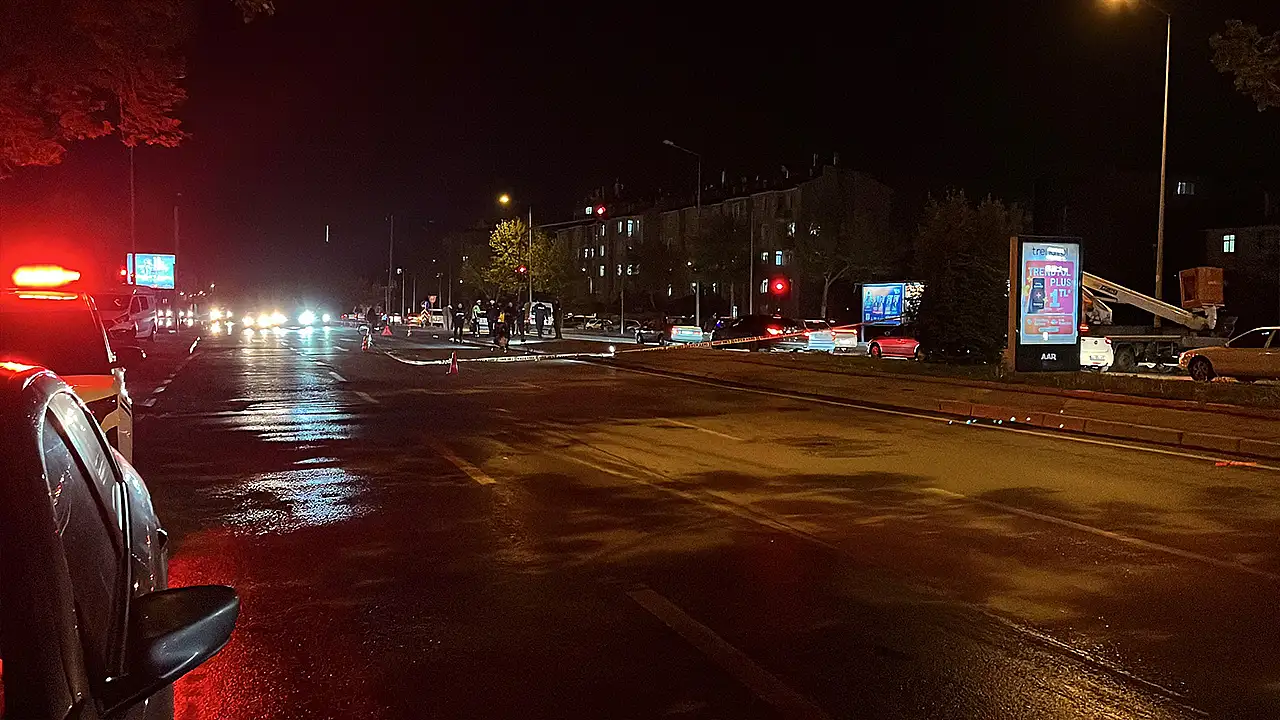 53 yaşındaki Gülistan Şahin, çarpmanın şiddetiyle yola savrularak ağır yaralandı ve kaldırıldığı hastanede yaşam savaşını kaybetti.
