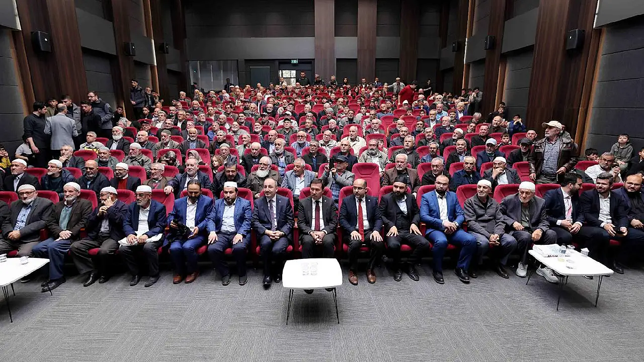 Dereceye giren kursiyerler ödüllerini Başkan Hasan Kılca ve Karatay İlçe Müftüsü Halil Taş'ın elinden aldı.Karatay'da maneviyat dolu yarışma: Bu yarışmanın birincisi yok