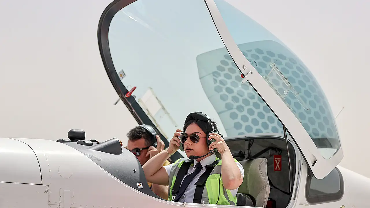 Konya'da gökyüzündeki yerlerini almak için gün sayan genç kadın pilot adayları, aldıkları zorlu ve disiplinli eğitimlerle Türk havacılık sektörünün geleceğine hazırlanıyor.