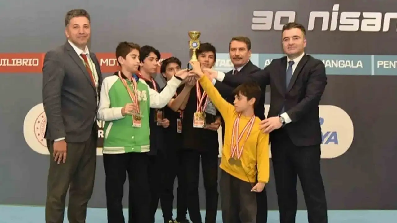 Meram Gelişim Akademisi (MEGA) öğrencileri Konya Akıl ve Zekâ Oyunları yarışmalarında üç farklı kategoride il birincisi oldu.