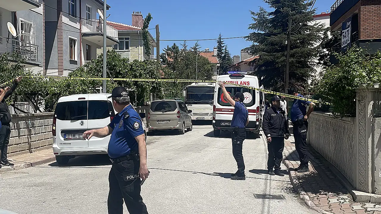 Benekli Sokak üzerinde yer alan 3 katlı binanın birinci katında meydana gelen aile içi kavga, iki kişinin hayatını kaybetmesiyle sonuçlandı.