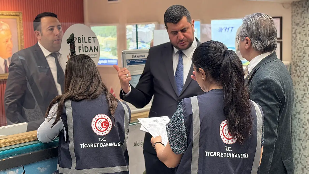 Denetimlerde, otobüs firmalarının Ulaştırma ve Altyapı Bakanlığı tarafından belirlenen resmi fiyat tarifelerine uyup uymadıkları tek tek kontrol edildi.