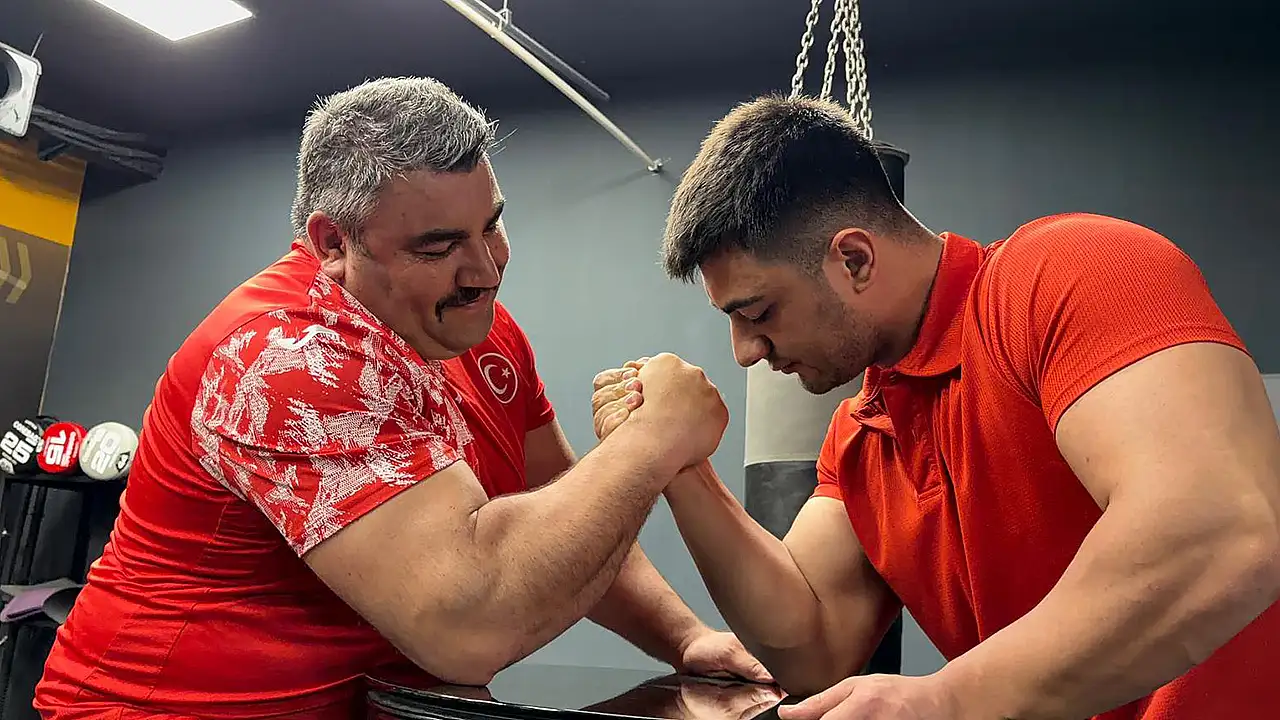 Konyalı sporcunun bileği bükülmüyor
