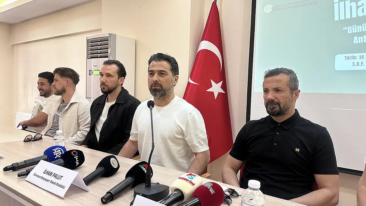 Konyaspor teknik patronu Palut, öğrencilerin sorularını yanıtladı