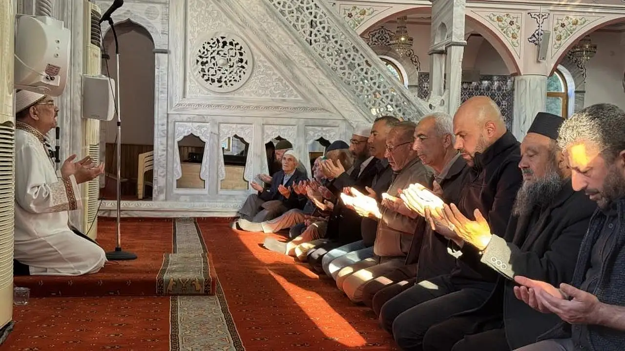 Kulu'da bayram namazında camiler doldu