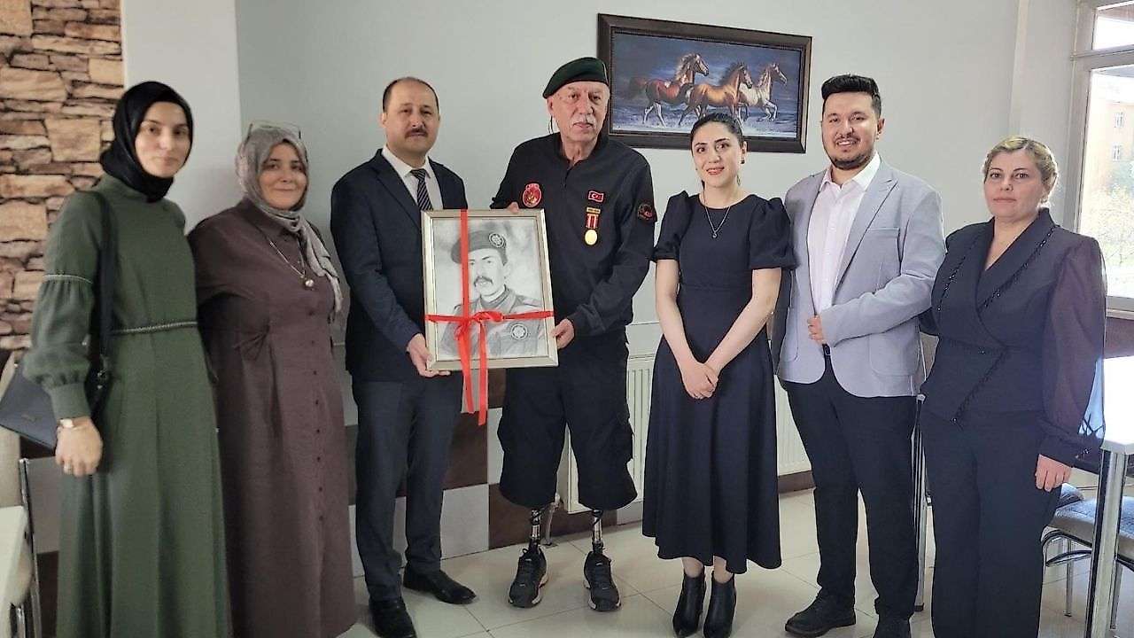 Ladik Halıcı İstiklal Ortaokulu'nda anlamlı program