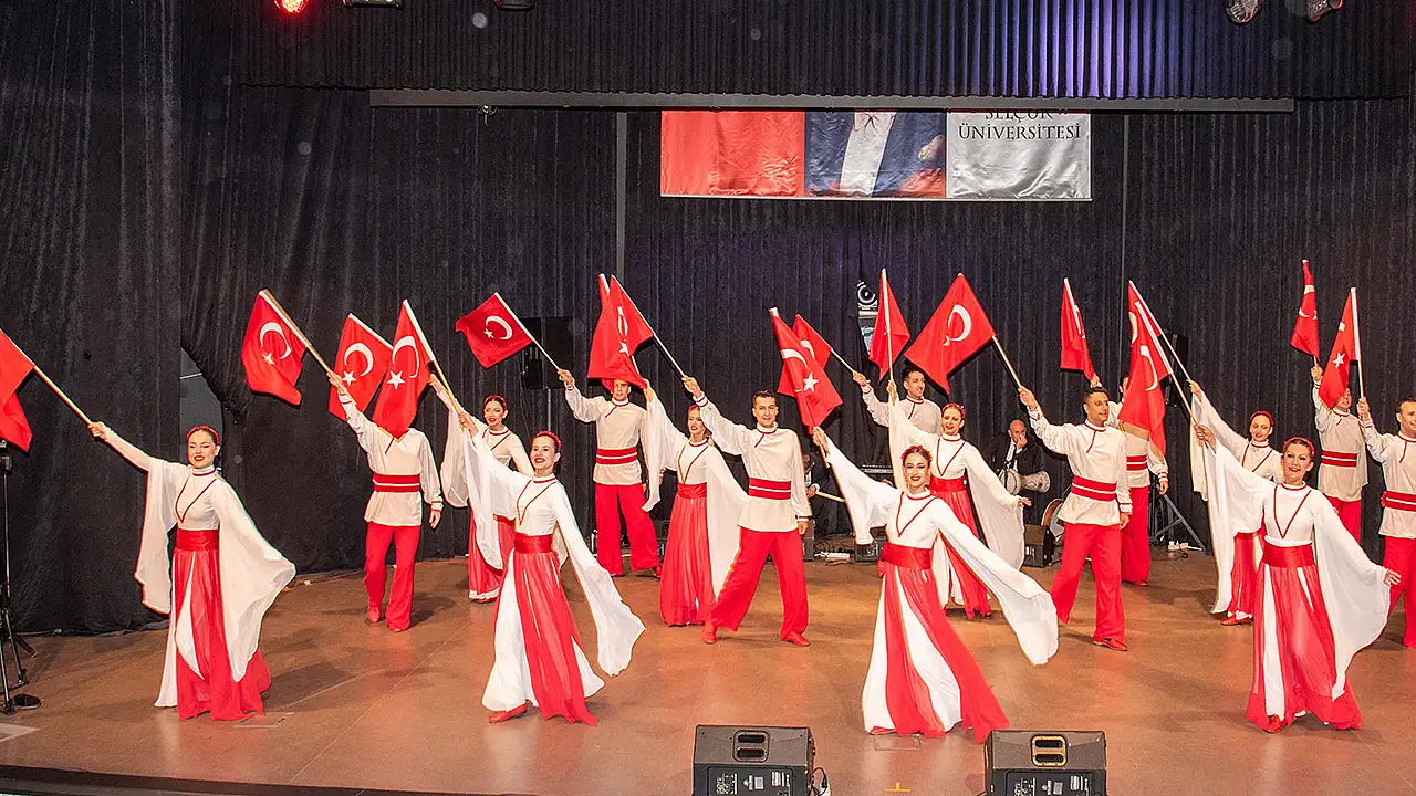 Selçuk Hukuk mezunlar yıllar sonra yeniden buluştu