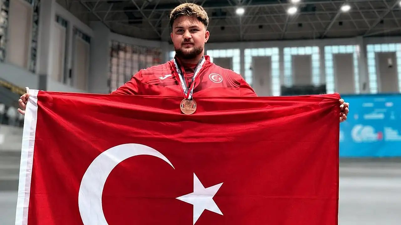 Selçuklu Belediyesporlu halterci Dünya üçüncüsü