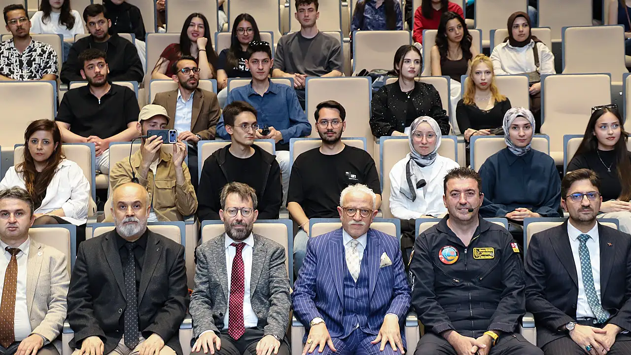 TUSAŞ Pilotu Özpala'dan NEÜ'de öğrencilerle buluştu