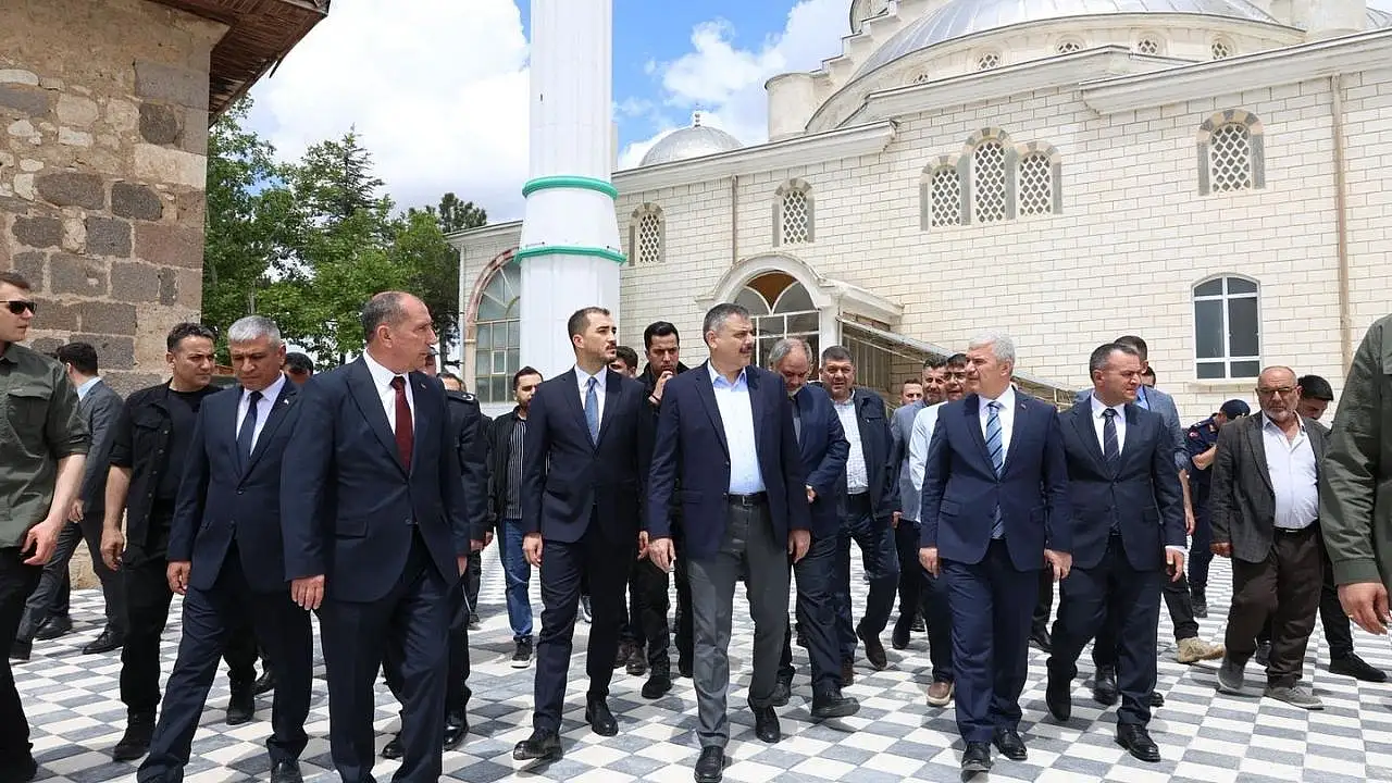 Konyalı Bakan Çiftçi, baba ocağında