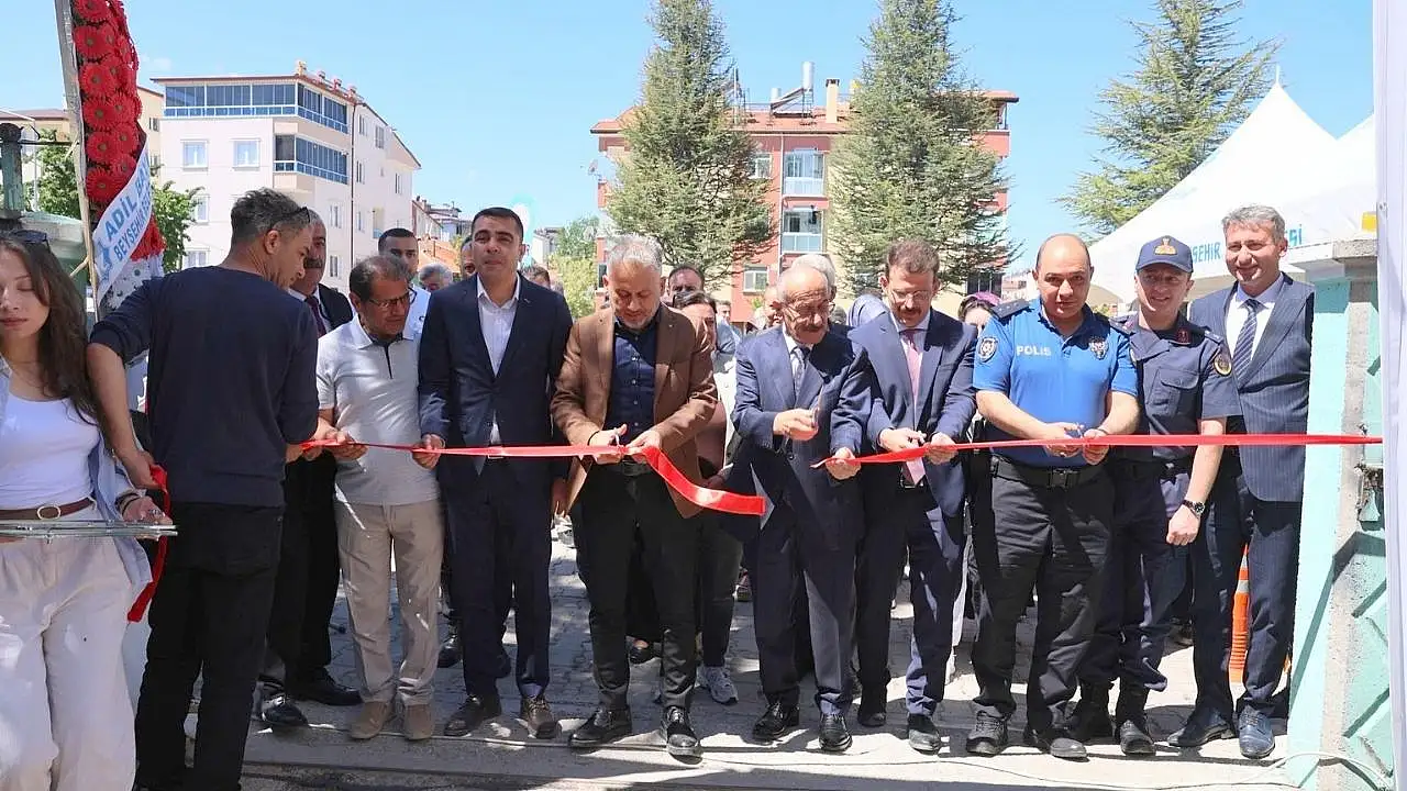 Başkan Bayındır el emeği göz nuru eserleri inceledi