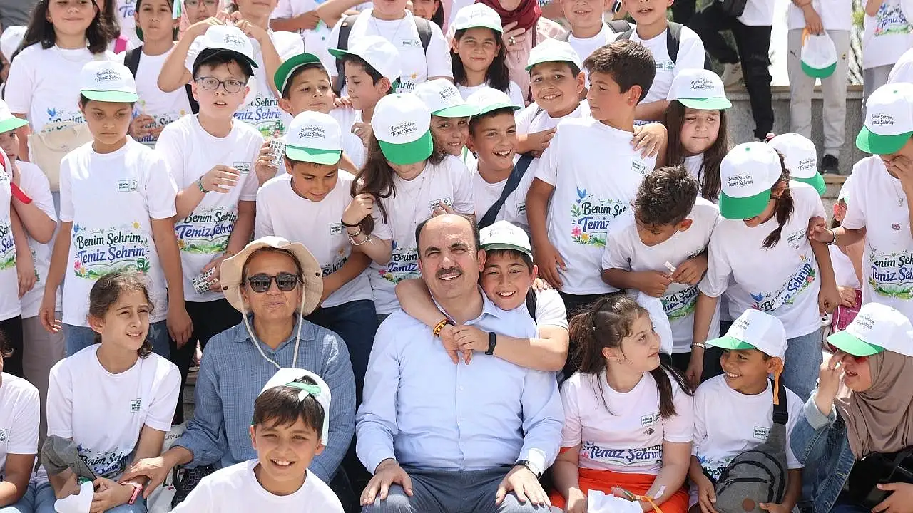 Başkan Altay, çocuklarla birlikte çevre temizliği yaptı