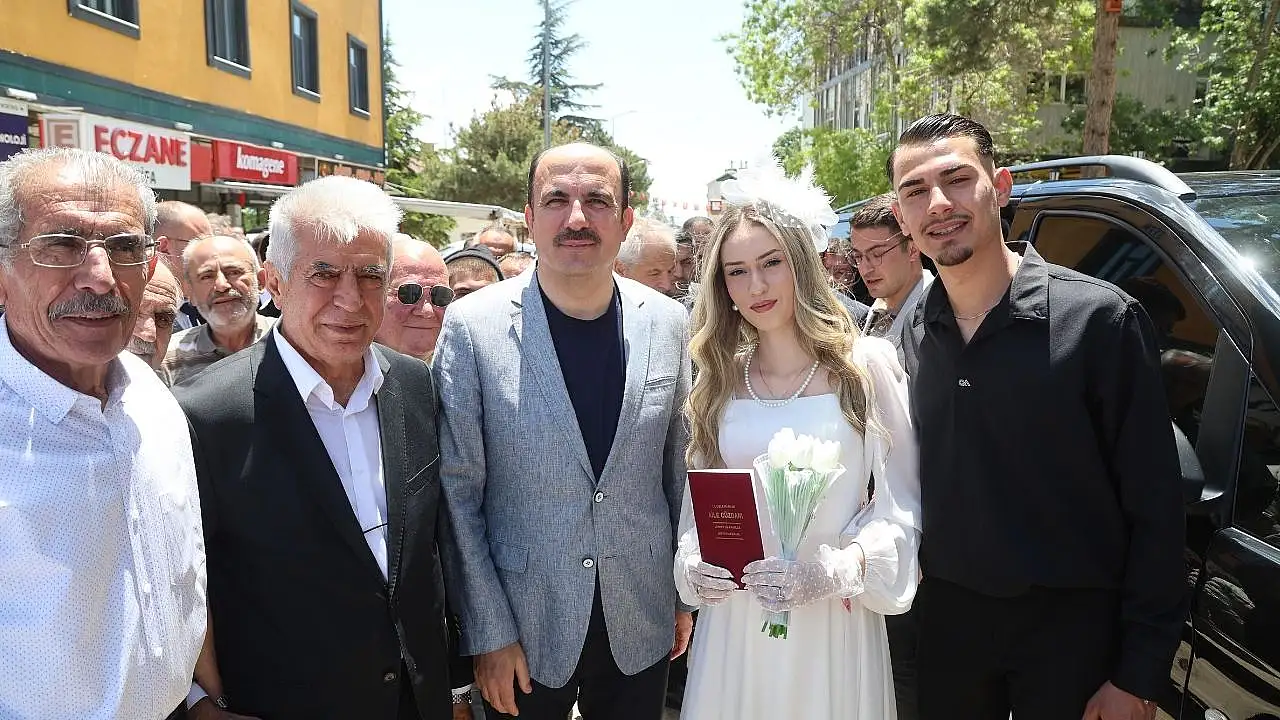 Başkan Altay, ilçelerde vatandaşın nabzını tuttu