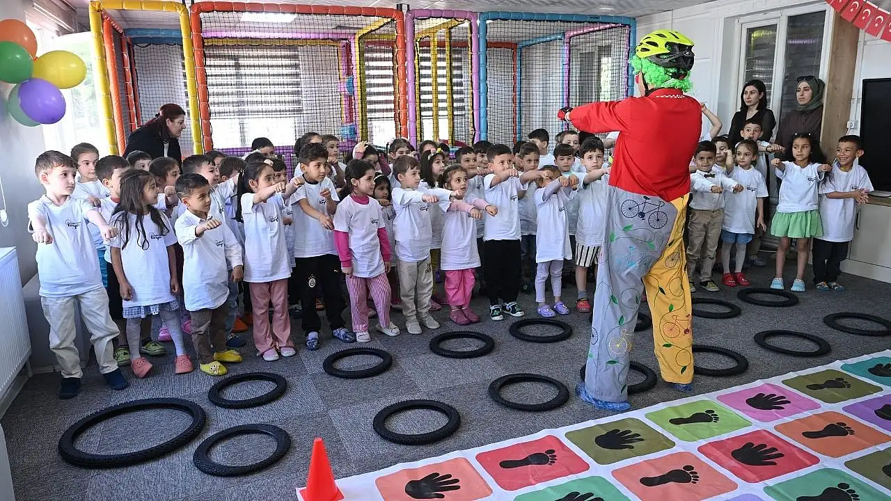 Başkan Altay, miniklerin bisiklet heyecanına ortak oldu