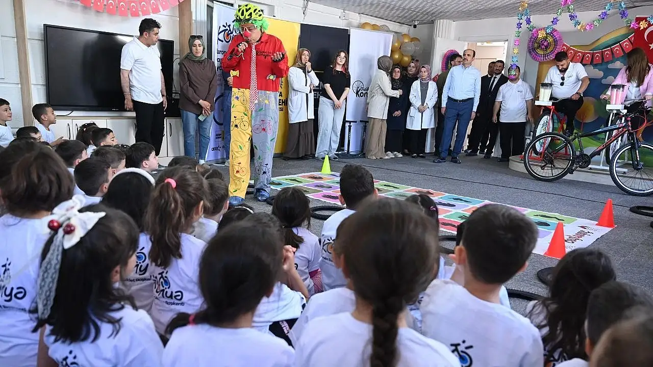 Başkan Altay, miniklerin bisiklet heyecanına ortak oldu
