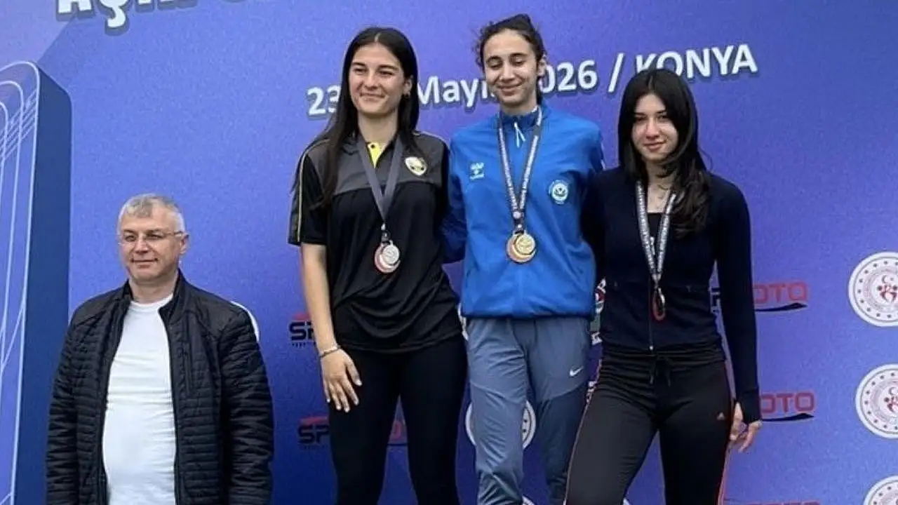 Konya Büyükşehirli atletler kürsüden inmedi