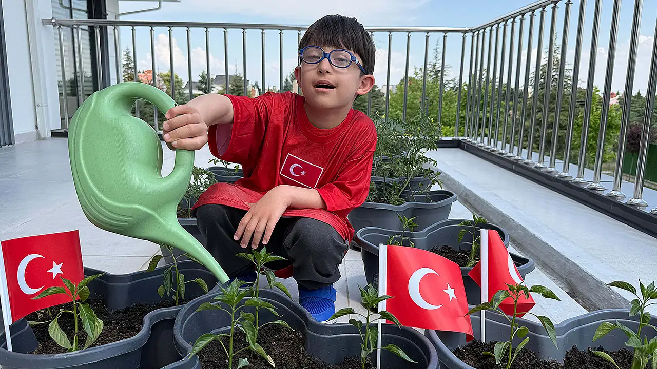 DOS Meramlı özel kalplerden Milli Takıma tam destek