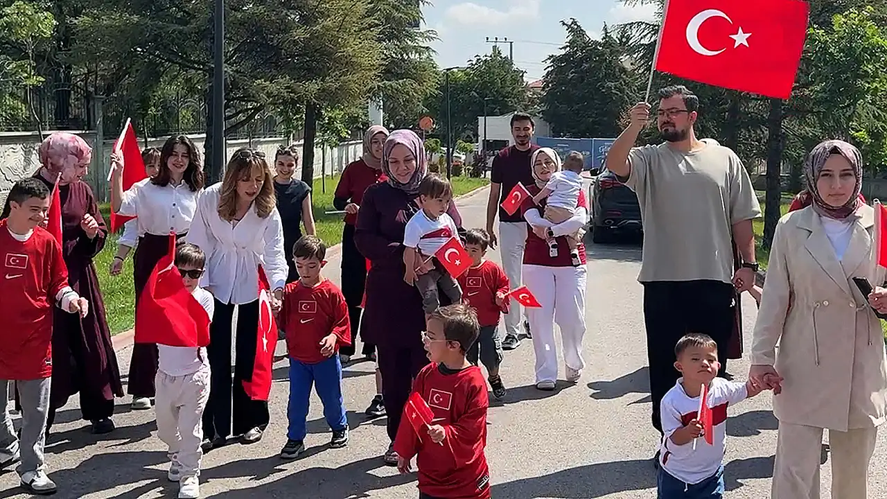 DOS Meramlı özel kalplerden Milli Takıma tam destek