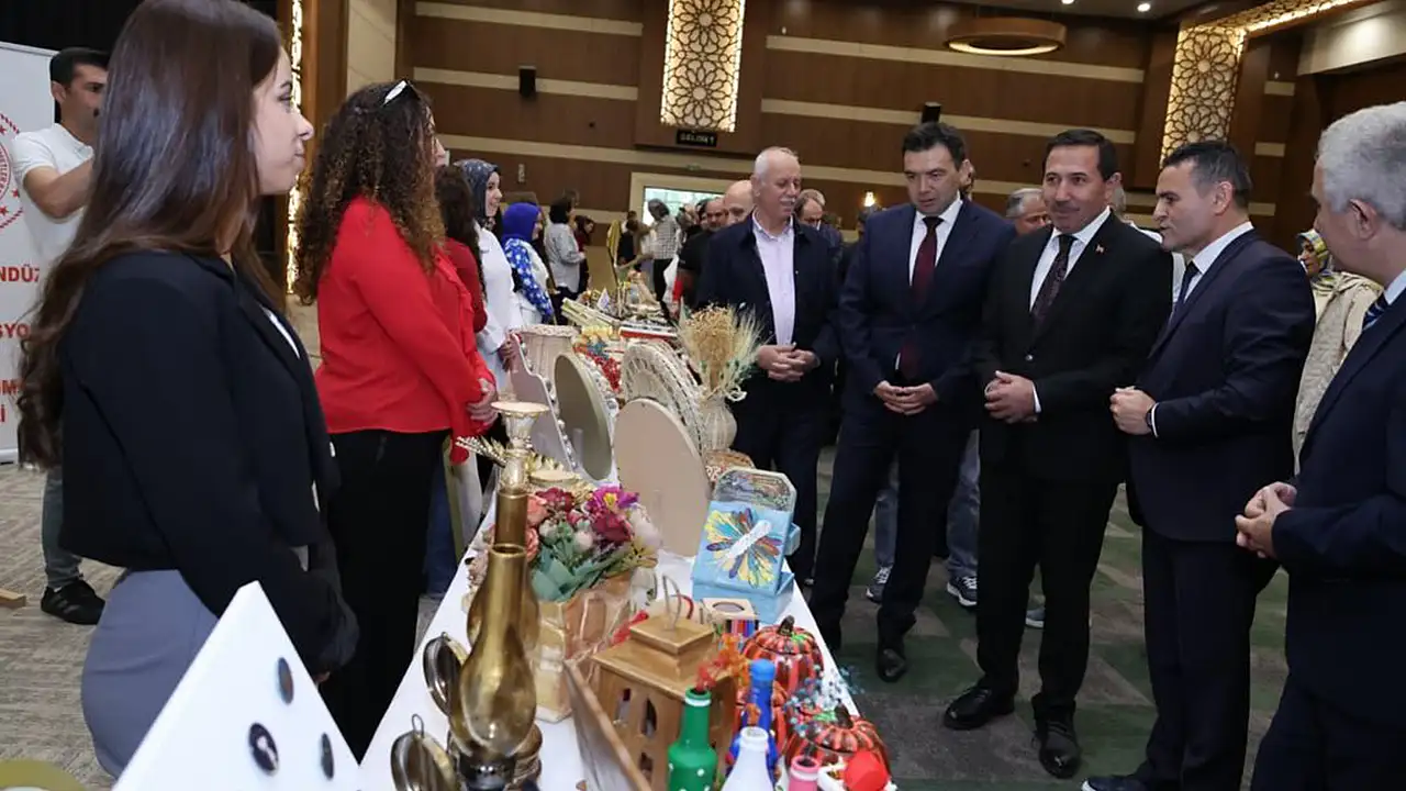 Karatay'da geleneksel ve modern sanatlar bu sergide buluştu