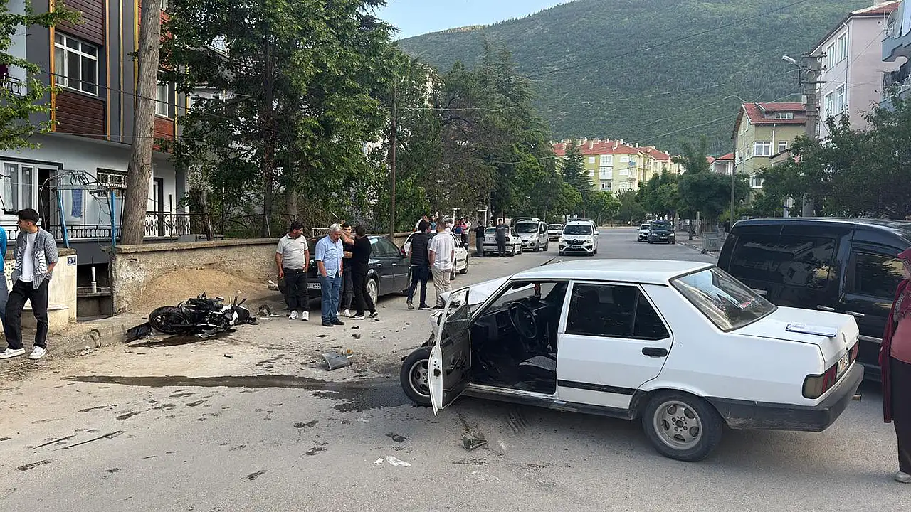 Konya'da feci kaza! Otomobille motosiklet çarpıştı