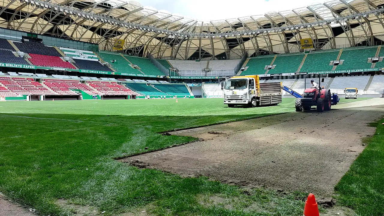 Konya Büyükşehir Stadyumunun zemini yenileniyor